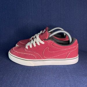 Nike Harbor SB Team Red Sneakers Men's 7.5 Women's 9 442613-600